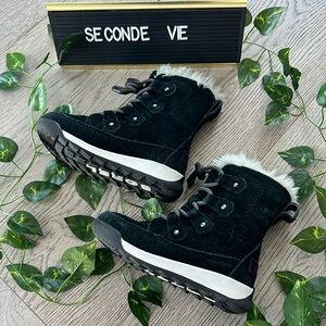 Toddler Sorel suede waterproof winter boots size 9